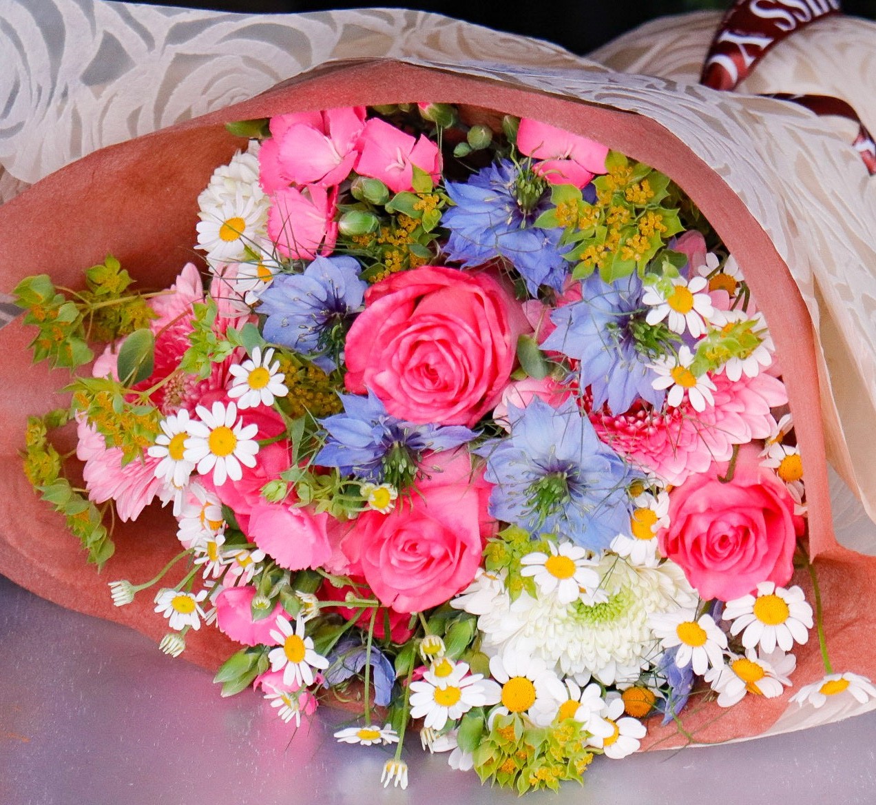 八女の花を使用した華やかな❝ギフト花束❞の商品画像 1